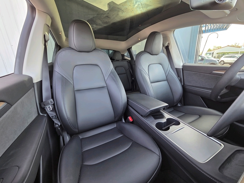 Photo 5 - Tesla Model Y