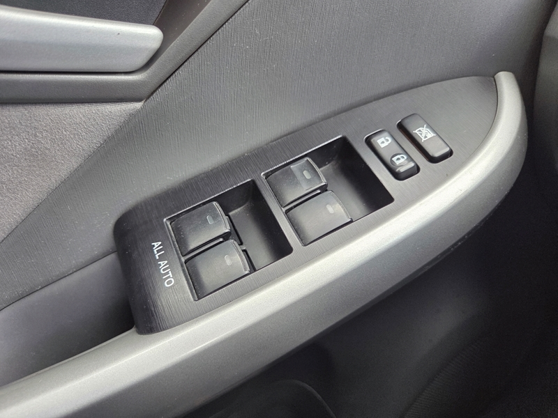Photo 10 - Toyota Prius