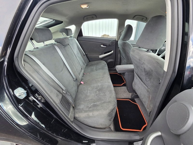 Photo 12 - Toyota Prius