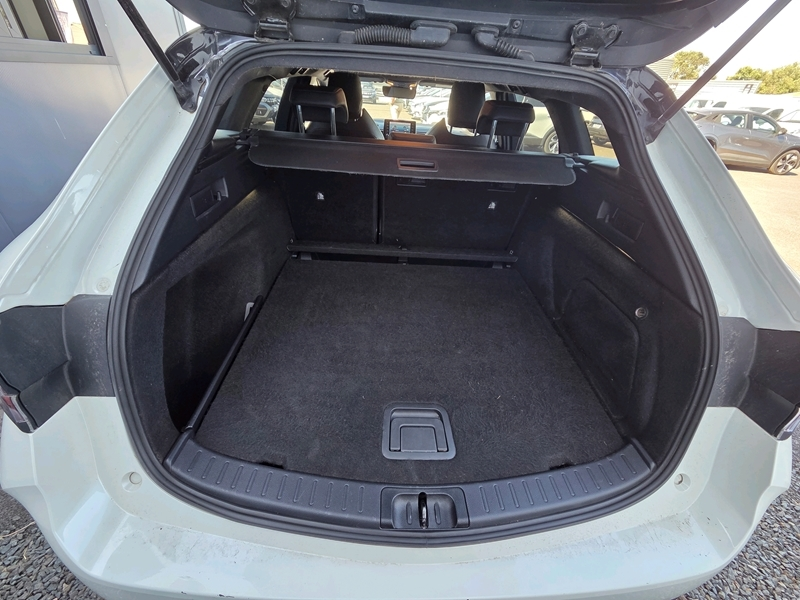 Photo 16 - Toyota Corolla Touring Spt