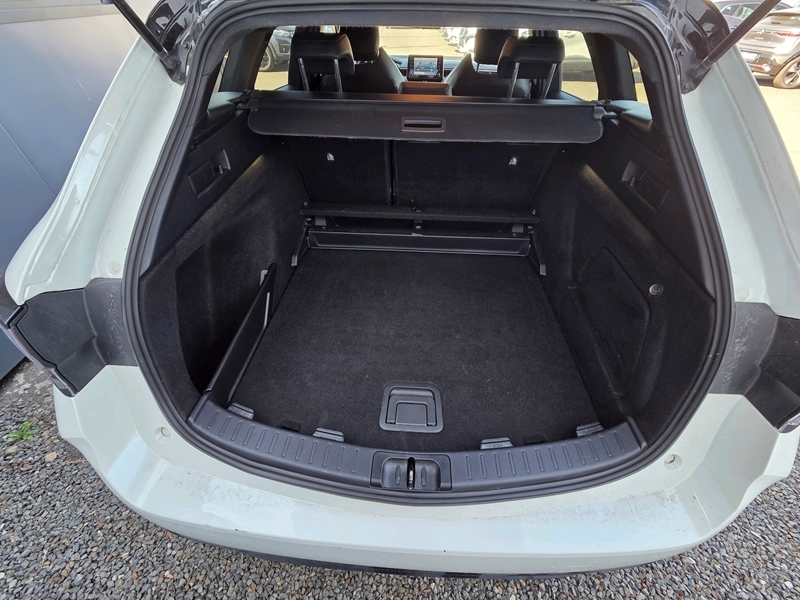 Photo 17 - Toyota Corolla Touring Spt