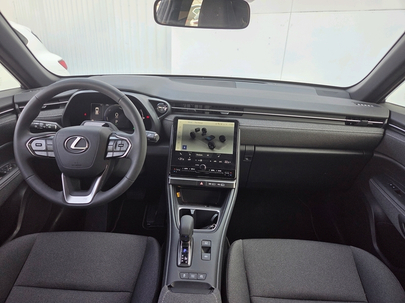 Lexus
                    Lbx