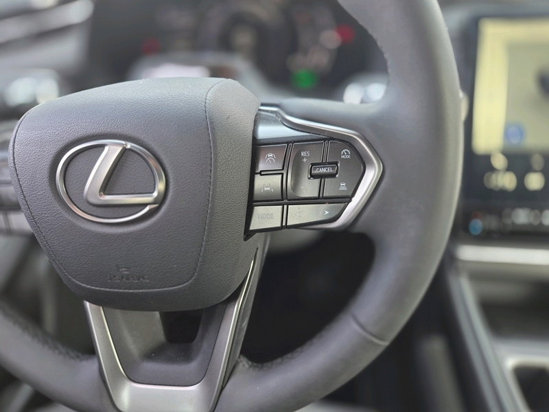 Photo 6 - Lexus Lbx