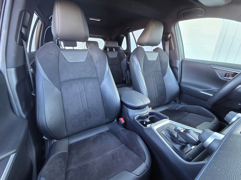Photo 5 - Toyota RAV4
