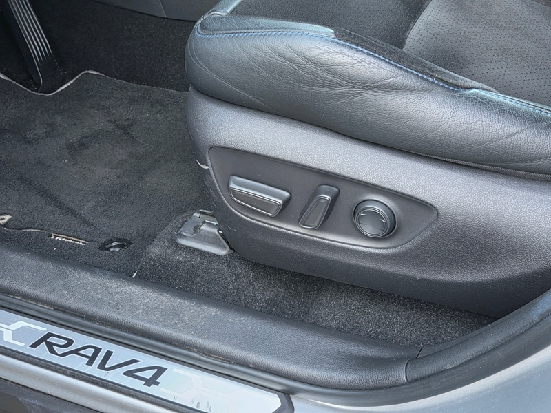 Photo 14 - Toyota RAV4