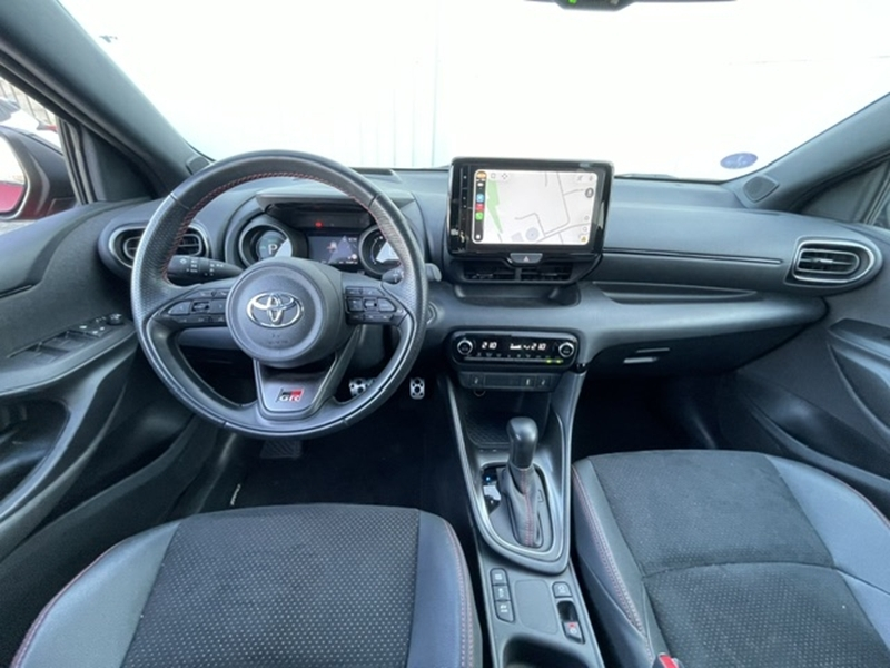 Toyota
                    Yaris