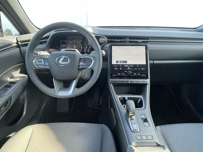 Photo 2 - Lexus Lbx