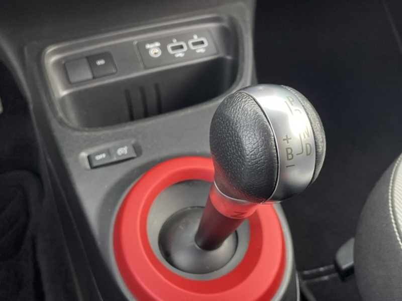Photo 18 - Renault Twingo III