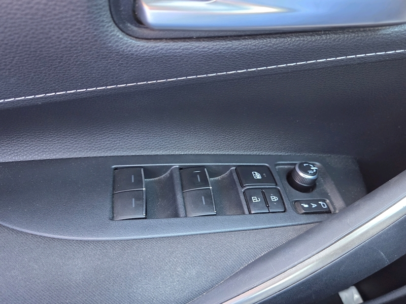 Photo 9 - Toyota Corolla