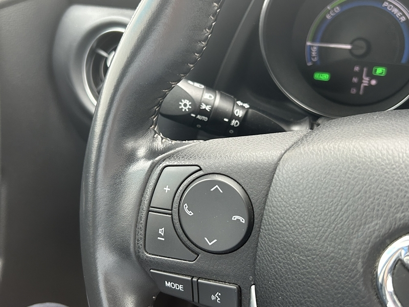 Photo 16 - Toyota Auris