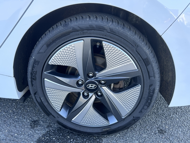 Photo 5 - Hyundai Ioniq