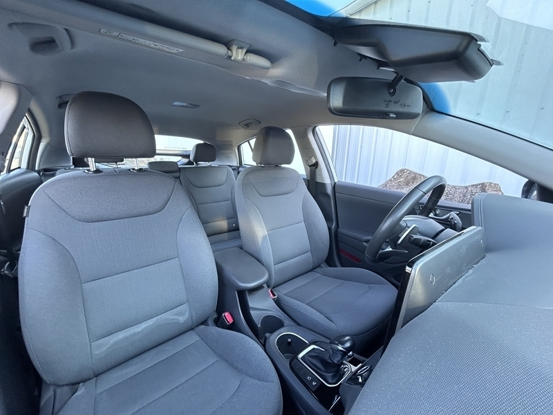 Photo 8 - Hyundai Ioniq