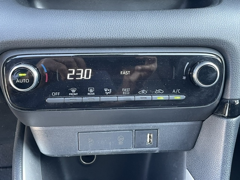Photo 11 - Toyota Yaris