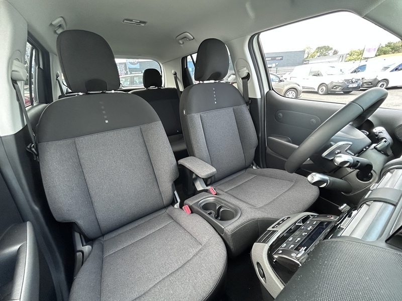 Photo 9 - Hyundai Inster