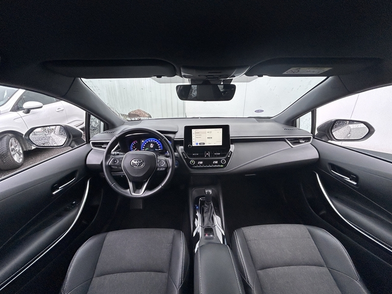 Photo 2 - Toyota Corolla Touring Spt