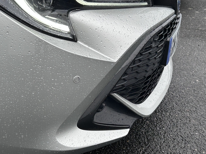 Photo 8 - Toyota Corolla Touring Spt
