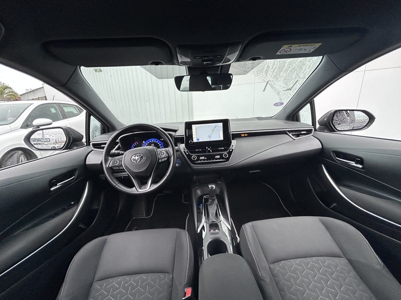 Photo 2 - Toyota Corolla Touring Spt