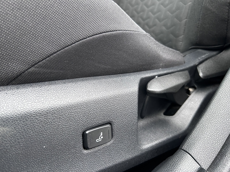 Photo 4 - Toyota Corolla Touring Spt