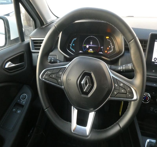 8 img-vehicule.jpgRenault
                            img-vehicule.jpgClio V Reversible