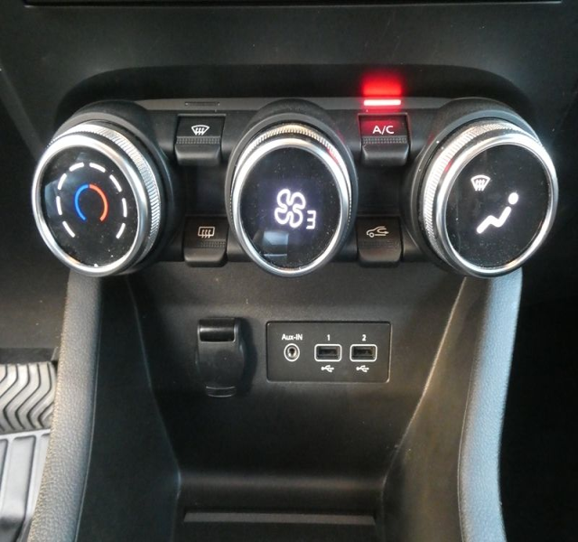 9 img-vehicule.jpgRenault
                            img-vehicule.jpgClio V Reversible