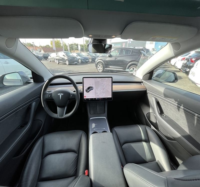 Tesla
                Model 3