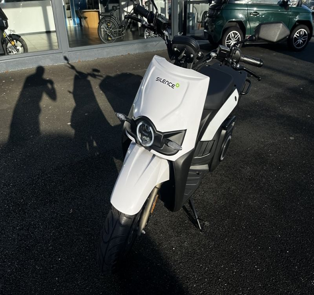 3 img-vehicule.jpgSilence
                            img-vehicule.jpgS02 50CM3
