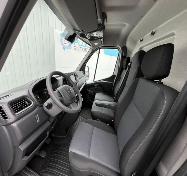 Nissan
                Interstar Fg