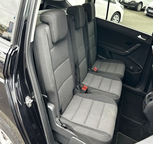 5 img-vehicule.jpgVolkswagen
                            img-vehicule.jpgTouran