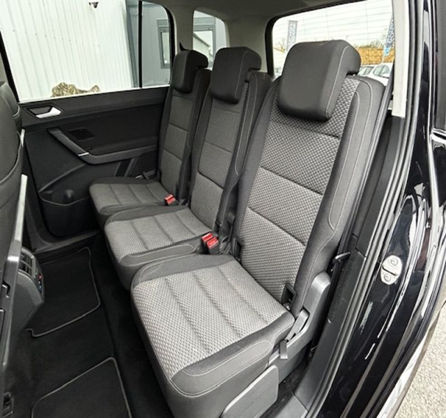 8 img-vehicule.jpgVolkswagen
                            img-vehicule.jpgTouran