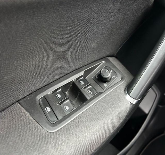 9 img-vehicule.jpgVolkswagen
                            img-vehicule.jpgTouran