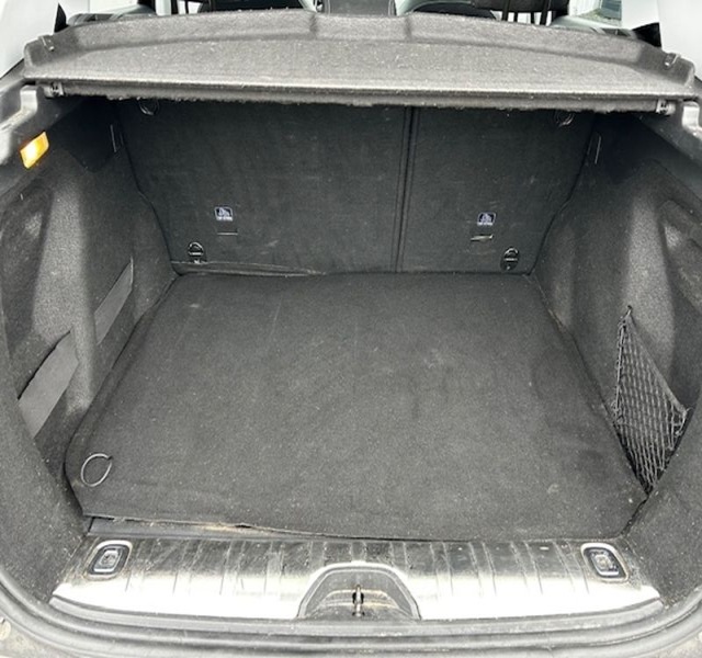 3 img-vehicule.jpgPeugeot
                            img-vehicule.jpg2008