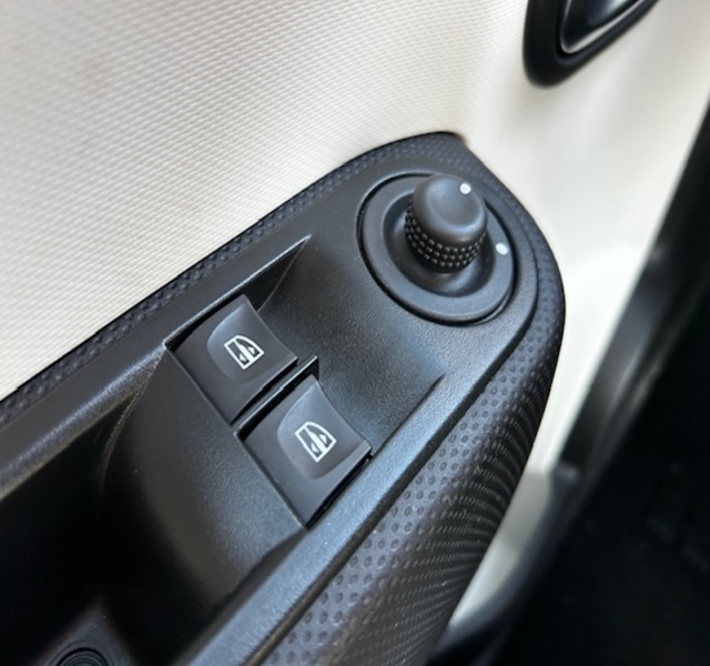 8 img-vehicule.jpgRenault
                            img-vehicule.jpgTwingo III
