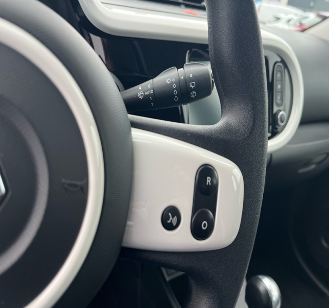 12 img-vehicule.jpgRenault
                            img-vehicule.jpgTwingo III