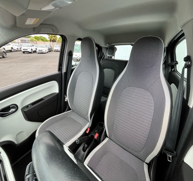 16 img-vehicule.jpgRenault
                            img-vehicule.jpgTwingo III