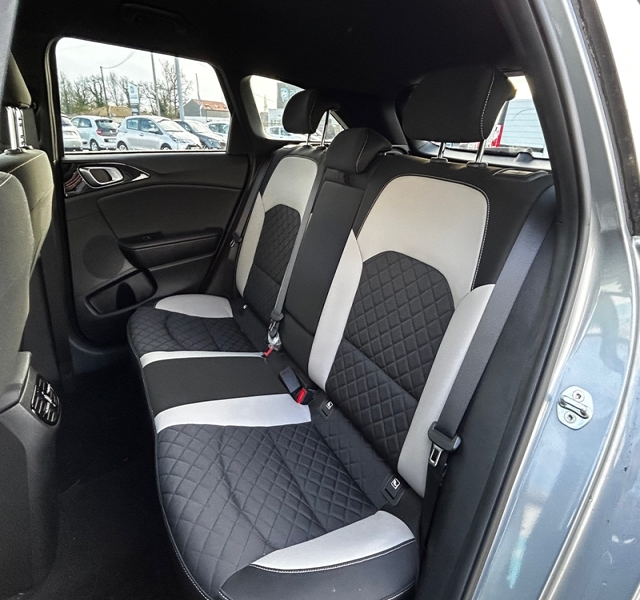 7 img-vehicule.jpgKia
                            img-vehicule.jpgCeed SW