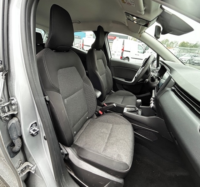 5 img-vehicule.jpgRenault
                            img-vehicule.jpgClio V