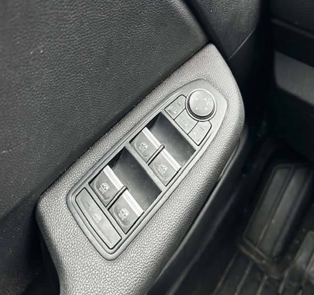 9 img-vehicule.jpgRenault
                            img-vehicule.jpgClio V