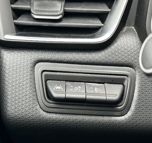 10 img-vehicule.jpgRenault
                            img-vehicule.jpgClio V