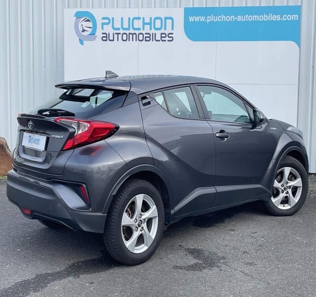 Toyota
                C-HR