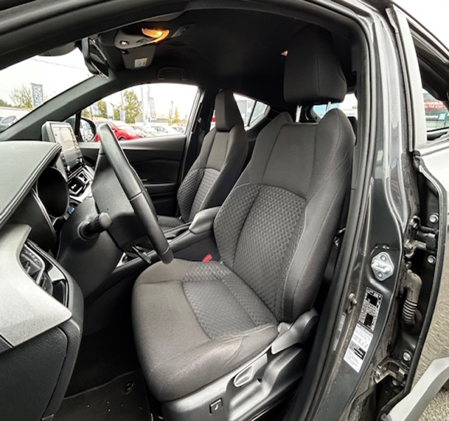 6 img-vehicule.jpgToyota
                            img-vehicule.jpgC-HR