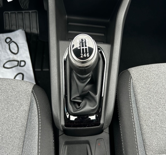 12 img-vehicule.jpgRenault
                            img-vehicule.jpgClio V