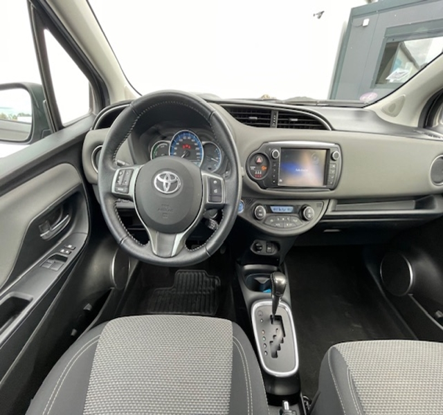 Toyota
                Yaris