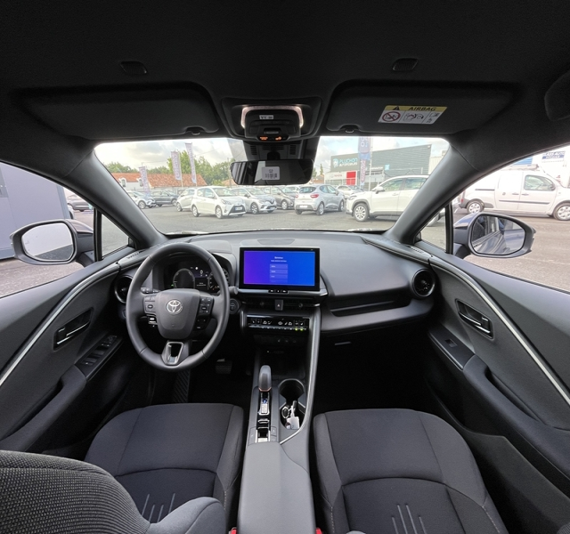 Toyota
                C-HR