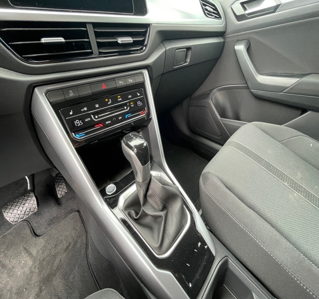 17 img-vehicule.jpgVolkswagen
                            img-vehicule.jpgT-Roc