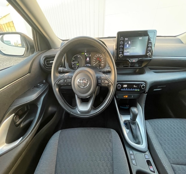 Toyota
                Yaris