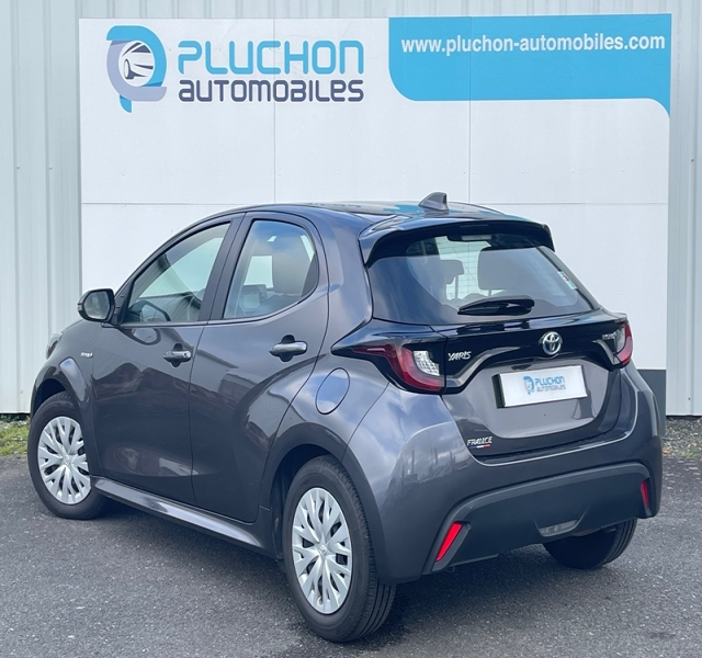 Toyota
                Yaris