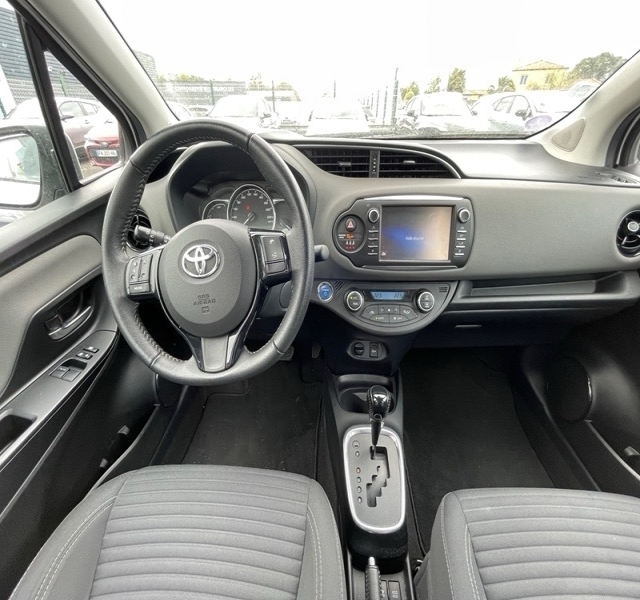 Toyota
                Yaris