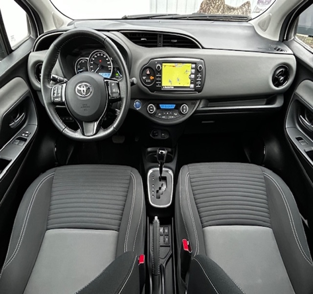 Toyota
                Yaris