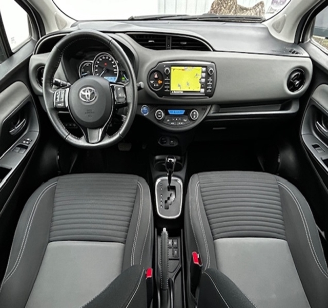Toyota
                Yaris