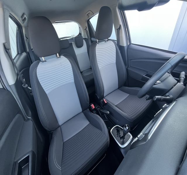 Toyota
                Yaris